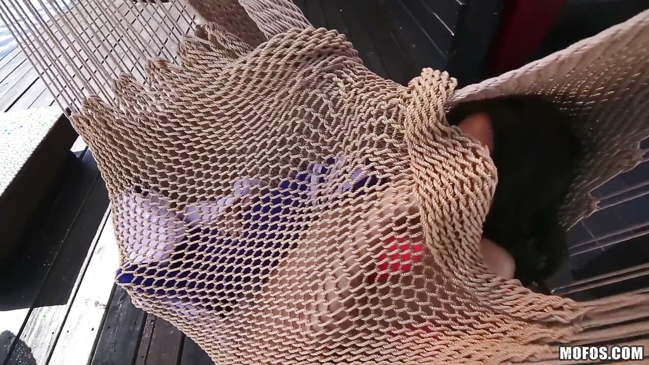 Dont Break Me - 92 Lbs e Ready to Fuck, Kira Adams leva o maior pau que ela já colocou seus olhos castanhos bonitos