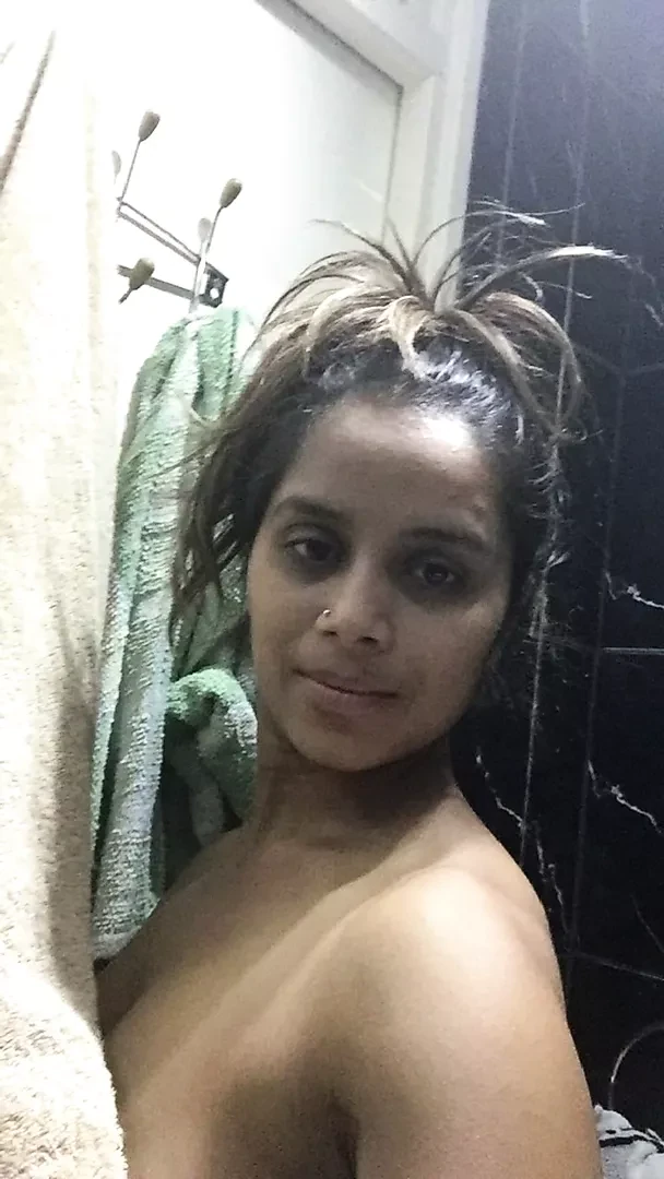 NRI DESI PUNJABI KURI CHEATING RANDI FUKING