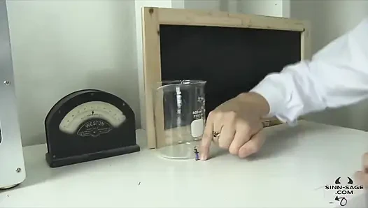 Giantess Scientist Featuring Sinn Sage