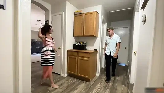 Pasangan sange menyeluruh saat lagi thanksgiving keluarga