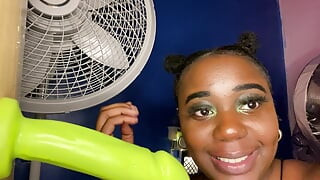 Mlada surogat seoska djevojka iz Connecticuta obožava pušiti kurac i sudjeluje u sesiji pušenja kurca