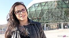 Niemiecki harcerz - nastolatka z college'u Mira z aparatem ortodontycznym po raz pierwszy analna