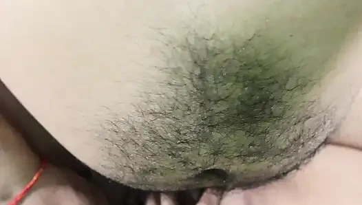 Возбужденная индийская сводная сестра соглашается трахаться со своим сводным братом