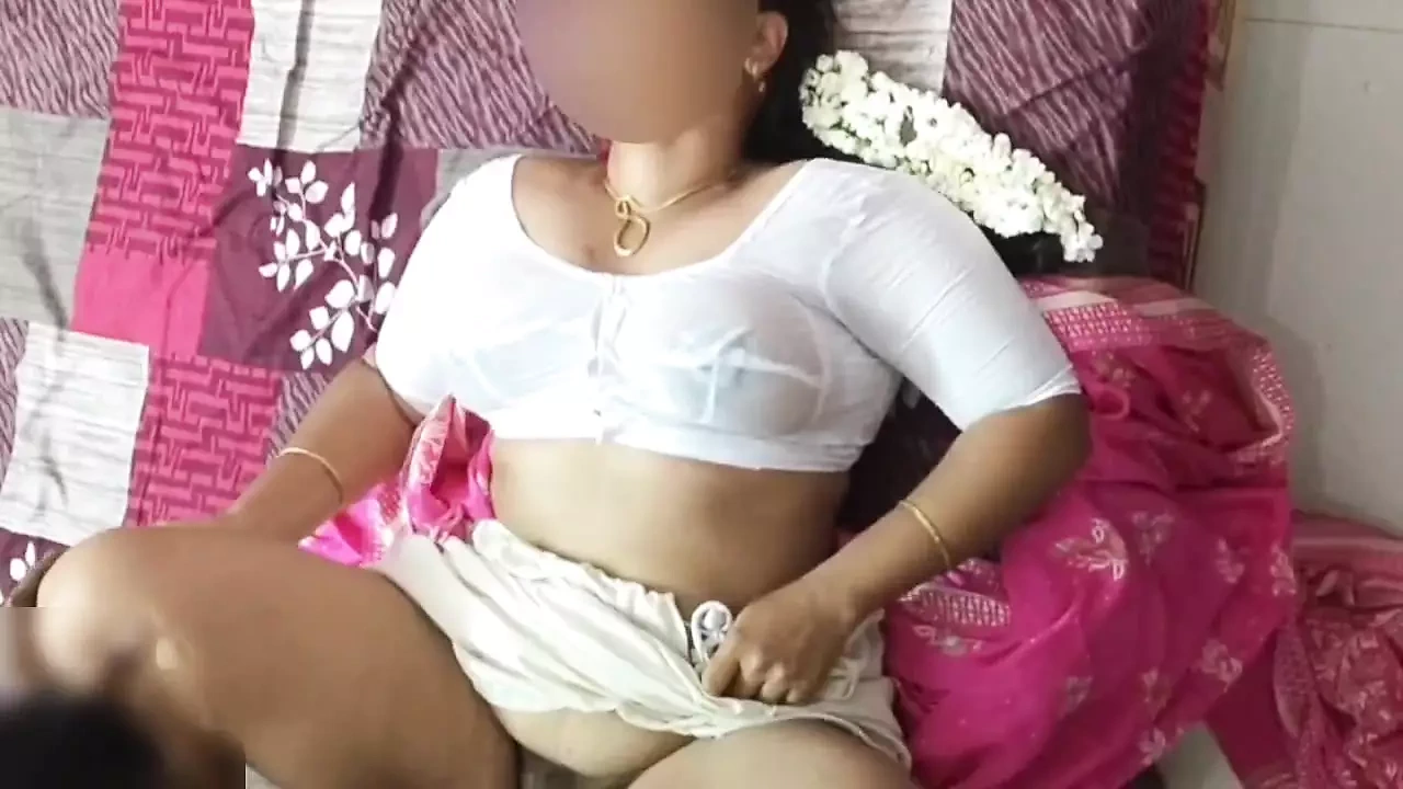 穿着湿白衬衫的出轨印度嫂子在快速性爱中奶子弹跳