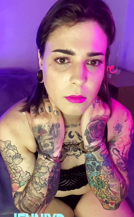 手錠をかけられた手コキ