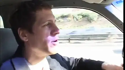 Büyük yuvarlak götlü dövmeli genç kız oyuncu seçmelerinde amını ve göt deliğini siktiriyor