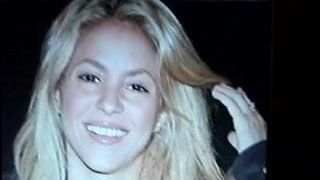 Трибьют спермы для Shakira (2)