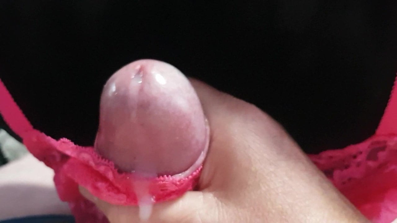 32C  PINK BRA CUMSHOT