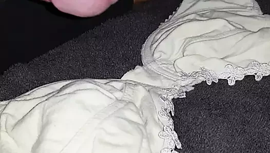 Cum üzerinde sutyen