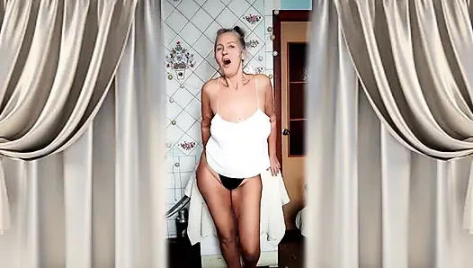 Heißer Spaß Mit Einer Süßen Alten Dame in Der Küche.