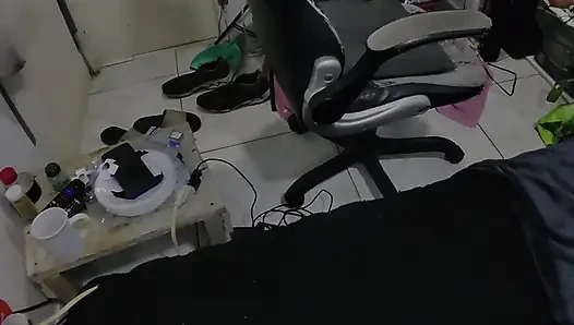 Maskierte titten mit klebeband gefesselt