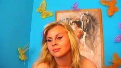 blonde webcam curvy milf striptease