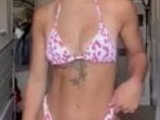 Gorące i seksowne body bikini Kinsley Marie