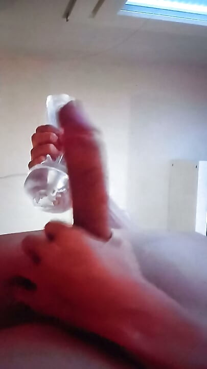 Femboy Algérie plays with his 💦