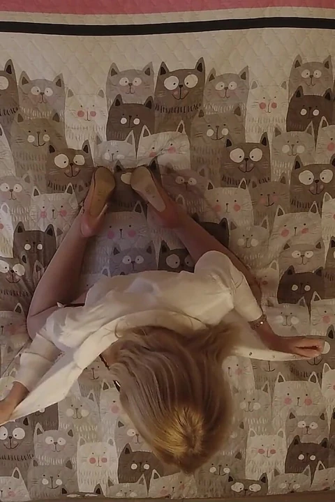 Hot Blonde Model Goes Crazy Masturbating on the Bed!!