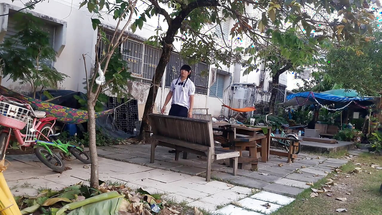 Ladyboy pelajar Thailand menunjukkan kepadaku