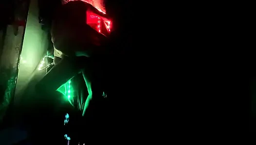 Zwei Lichtexperimente – eine mit Aufheller, das andere mit einem LED-Streifen