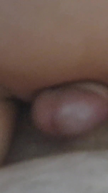 Moment épique de « Je le patte pendant que je me masturbe pour mouiller ma chatte puis la caresse contre sa bite jusqu’à ce qu’elle se termine par un jet de sperme »