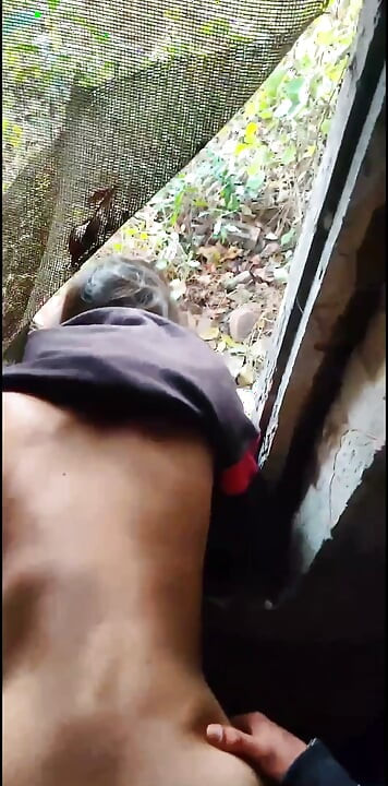 Jalang berbadan seksi yang sangat panas mengisapku saat mengemudi dan dihajar keras sampai dia mengerang dan berteriak