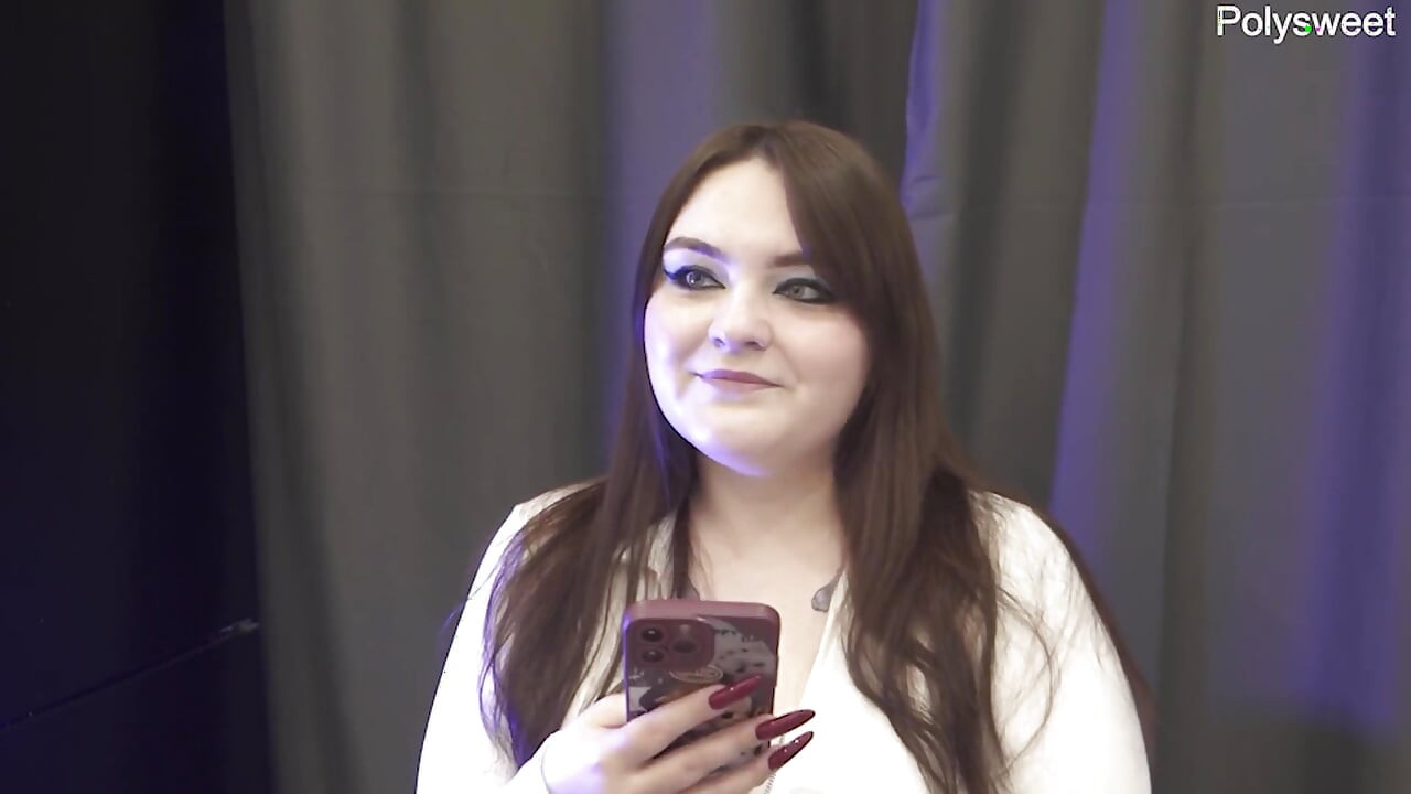 Porn Story - esposa e namorada fodem marido (bi, corno, anal)