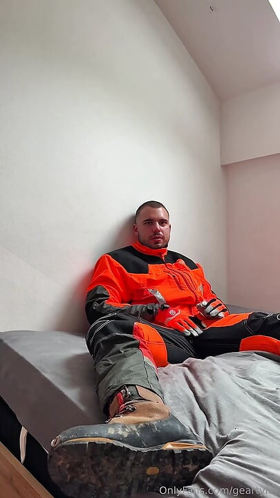 泰勒布莱克 HiVis 工作服，肌肉弯曲，假阳具玩弄，在装备里撸管。