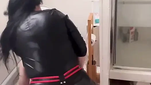 Başını tuvalete sokup Pegging