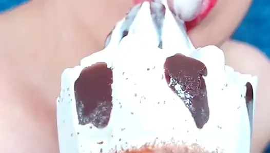 Sabrinahole iyi emiyor ve sert sikişiyor