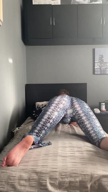 Submissive white femboy twink twerking fat ass