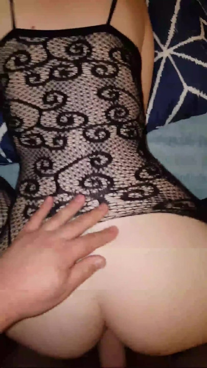 Kate u mrežastim čarapama od dupeta do usta i sperme