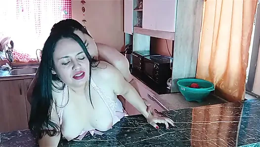 Tabu in der küche fickt stiefsohn seine stiefmutter mit hüpfigen titten