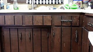 يوم في الحياة عارية صنع العشاء - عن قرب الديك والكرات