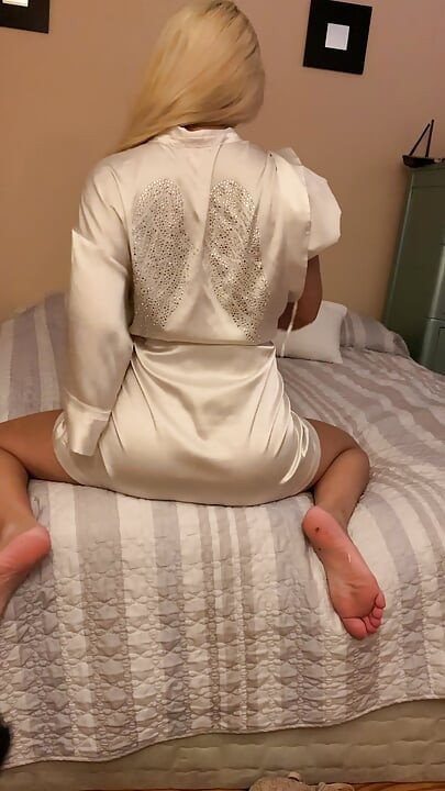 hot blonde strip tease jessie taylor