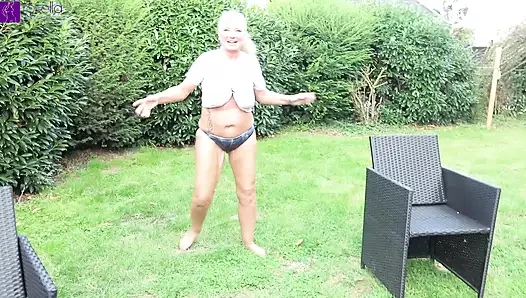 Mega Pisse-Schluck-GangBang! 25 Männer pissen mir Outdoor ins Maul! Full Movie