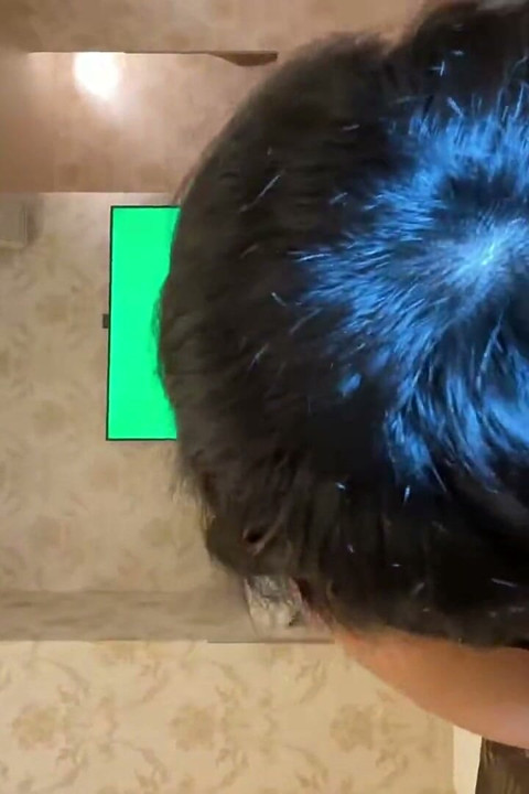 Peituda, jogadora de bolas macias grossas com cabelo preto curto gosta de sexo apaixonado cru