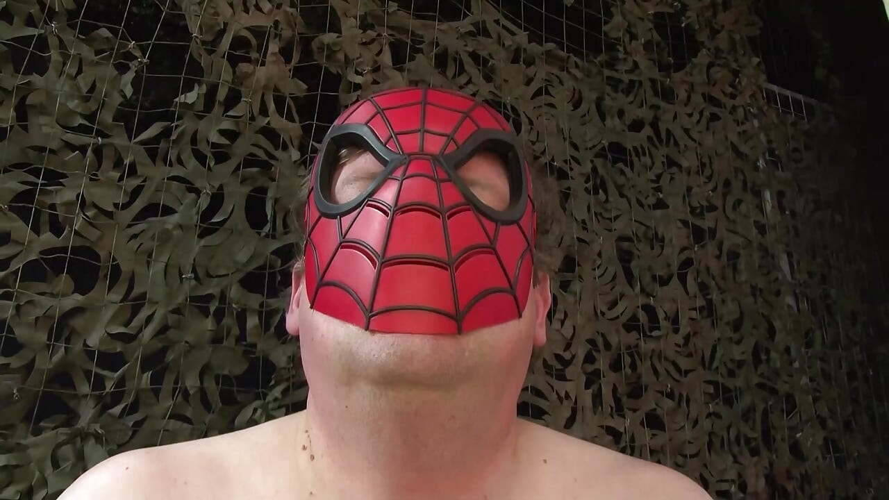 ブロンドは激しくて大きなペニスを欲しがって、セックスして射精したい