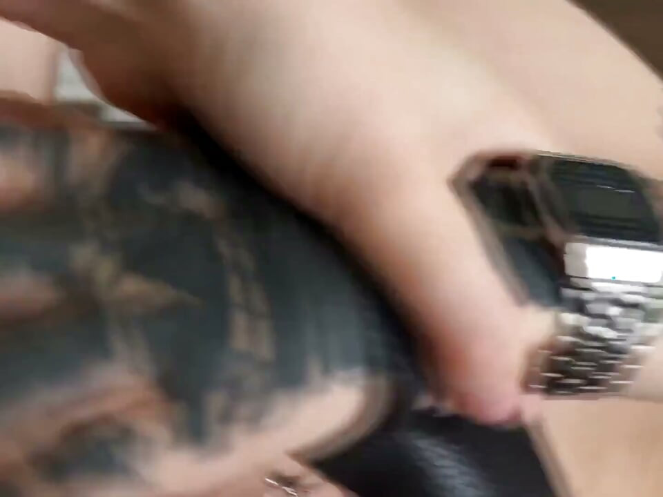 POV: Twoja przyrodnia siostra Emo wybrała dodatkowe odsłaniające bikini i została ukarana przez twojego kutasa