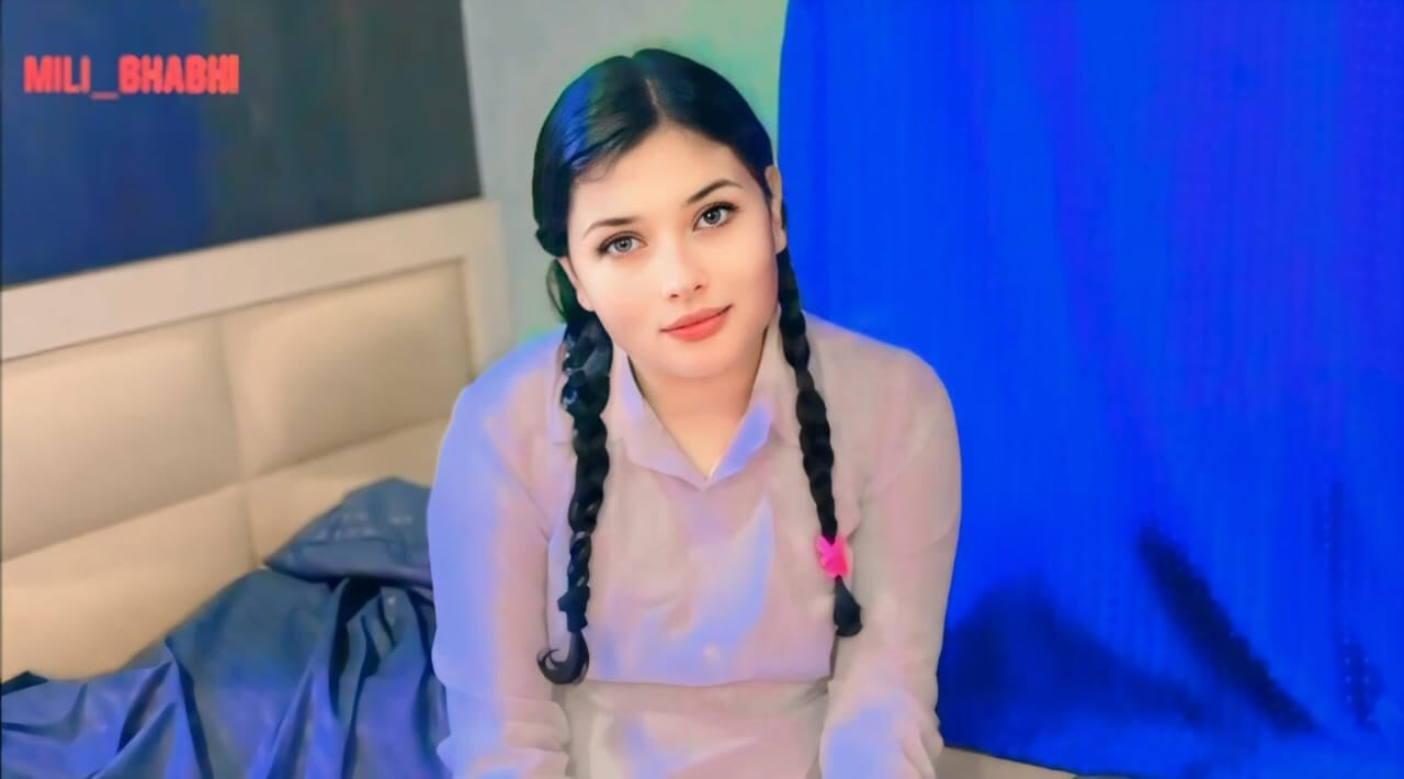 Fată indiancă desi frumoasă de la școală cu iubit xxxx MMS, fată indiancă desi din sat futută în pizdă strâmtă, audio hindi