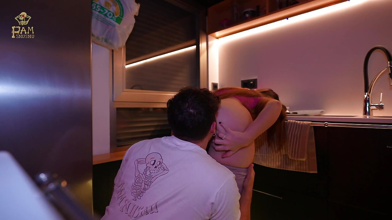 Blowjob hardcore ceroboh berakhir dengan mani muncrat di muka