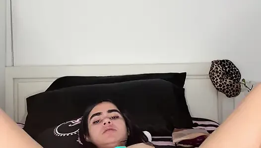 Willst du sehen, wie Melody mit ihrer muschi spielt!