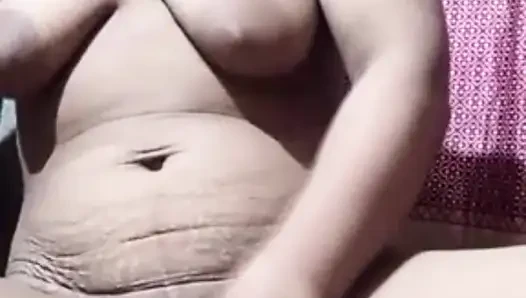 heiße bhabhi-masturbation für videoanruf mit haarigem freund