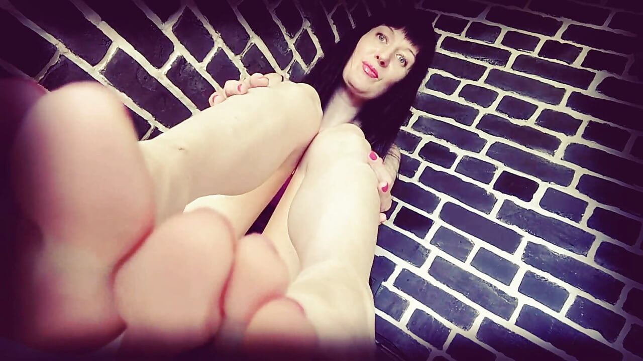 Chic rusa milf chic footfetish continuado en el perfil - ginnagg