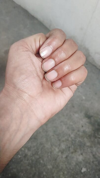 자지와 엉덩이에 이 아름다운 손을 원하는 사람