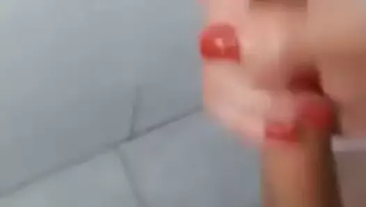 TRAVESTI GOZANDO NO BANHO