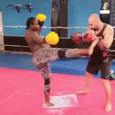 pregnant girl does kick boxing