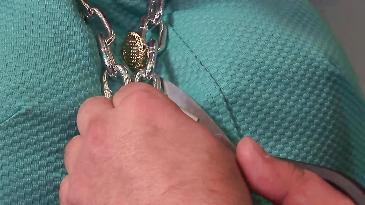 継母を鎖で縛り、犯した...