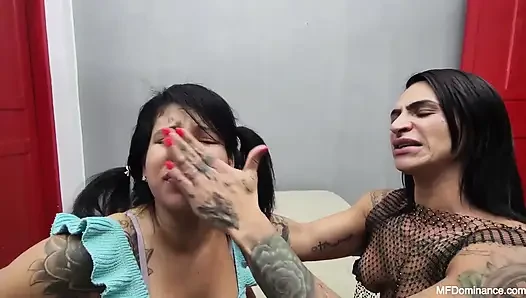 Sara MILF's Deep Hands Domination