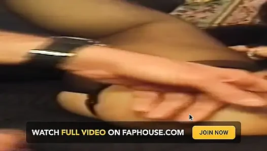 Aksi fingering ganas cewek hot ini sampai muncrat banyak banget
