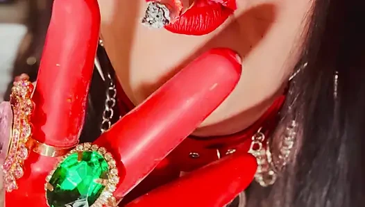 Latexhandschuhe, Schmuck &eine rauchenden königin! Tina snua lutscht eine zigarette und zeigt ihre handschuhen - Driftende baumelnde ringe