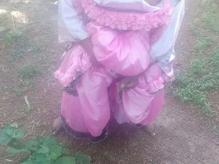 Masturbasi dalam gaun pink