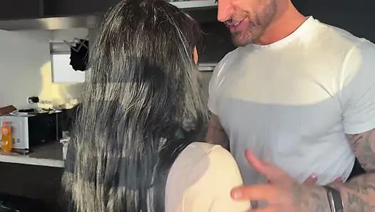 Kolombiyalı Kız Seksini Dikte Ediyor Yabancısıyla Tanışıyor Ve Dairesinde Prezervatifsiz Seks Yapıyor